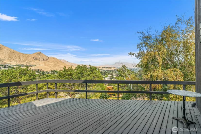 Property photo for 916 Skyline Place, Wenatchee photo 35
