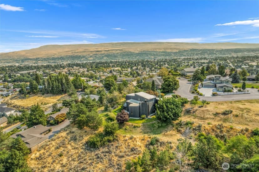 Property photo for 916 Skyline Place, Wenatchee photo 7