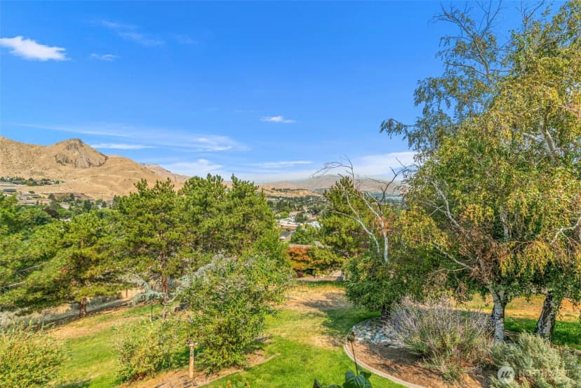 Property photo for 916 Skyline Place, Wenatchee photo 38
