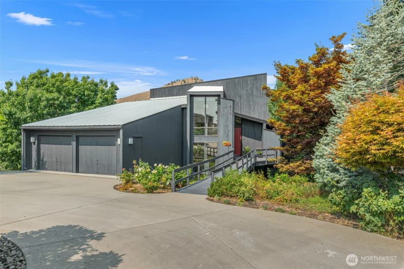 Property photo for 916 Skyline Place, Wenatchee photo 40