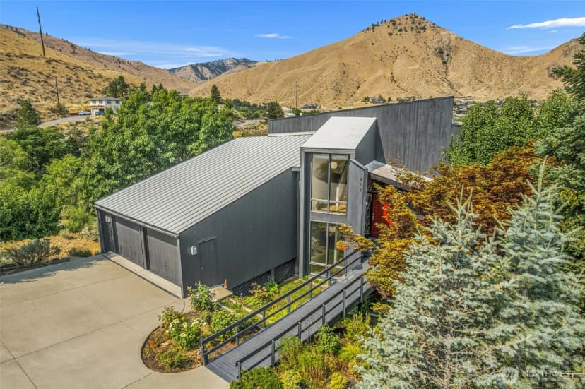 Property photo for 916 Skyline Place, Wenatchee photo 8