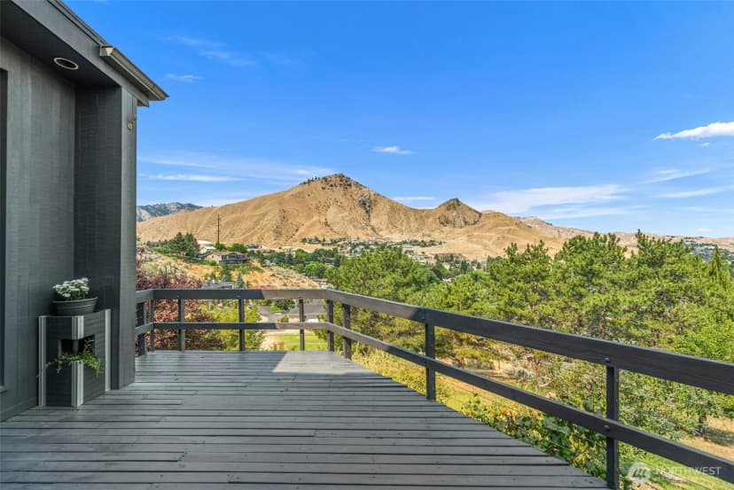 Property photo for 916 Skyline Place, Wenatchee photo 36