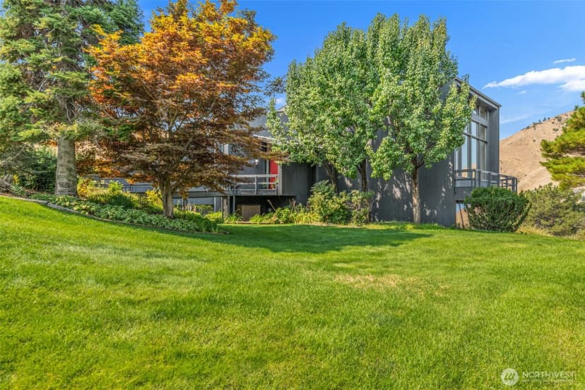 Property photo for 916 Skyline Place, Wenatchee photo 39