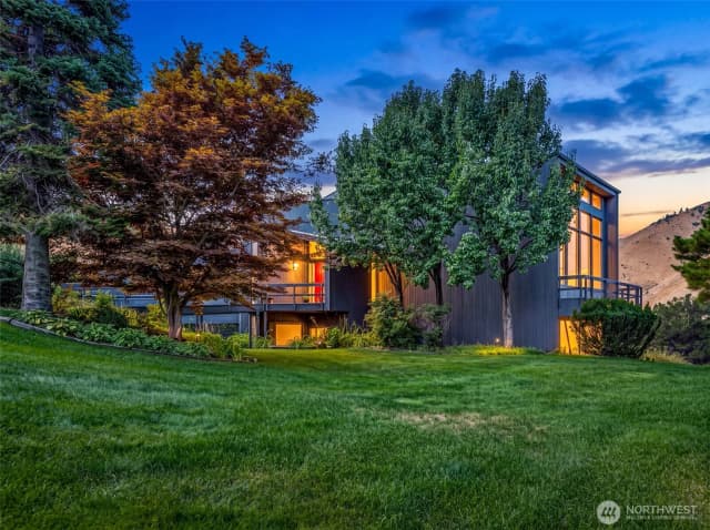Property photo for 916 Skyline Place, Wenatchee photo 4