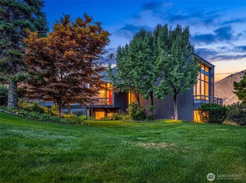 Property photo for 916 Skyline Place, Wenatchee photo 4