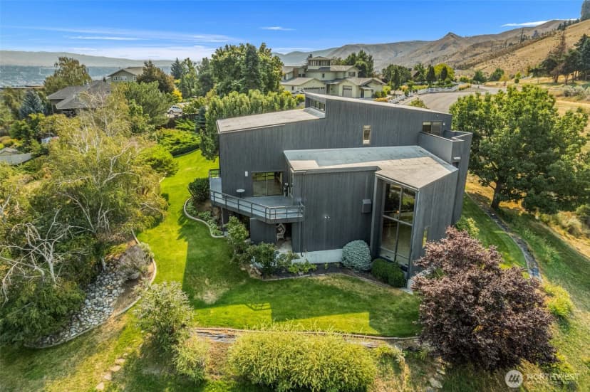 Property photo for 916 Skyline Place, Wenatchee photo 9