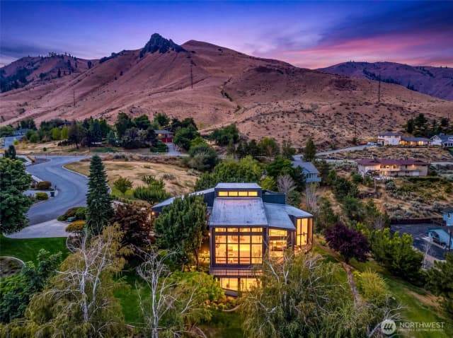 Property photo for 916 Skyline Place, Wenatchee