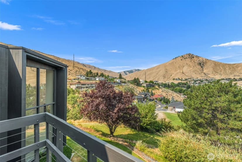 Property photo for 916 Skyline Place, Wenatchee photo 37
