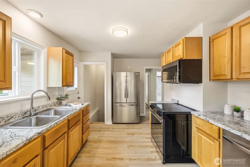 Property photo for 10713 15th Avenue Ne, Seattle photo 15