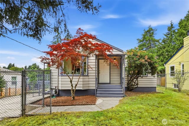 Property photo for 10713 15th Avenue Ne, Seattle photo 2