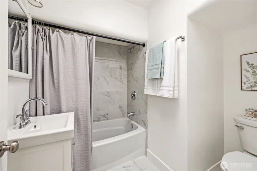 Property photo for 10713 15th Avenue Ne, Seattle photo 21
