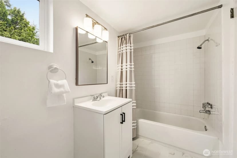 Property photo for 10713 15th Avenue Ne, Seattle photo 27