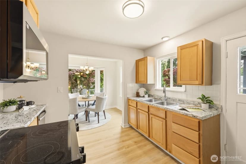 Property photo for 10713 15th Avenue Ne, Seattle photo 12
