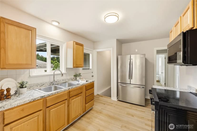 Property photo for 10713 15th Avenue Ne, Seattle photo 13