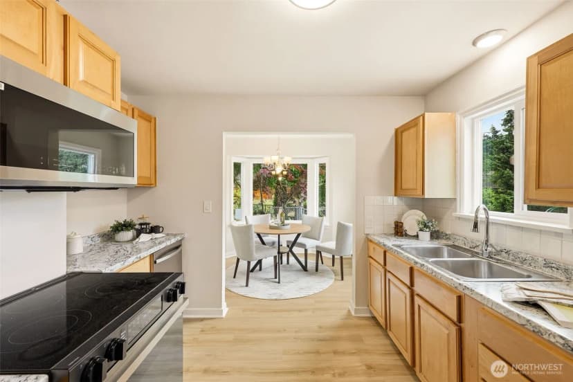 Property photo for 10713 15th Avenue Ne, Seattle photo 16