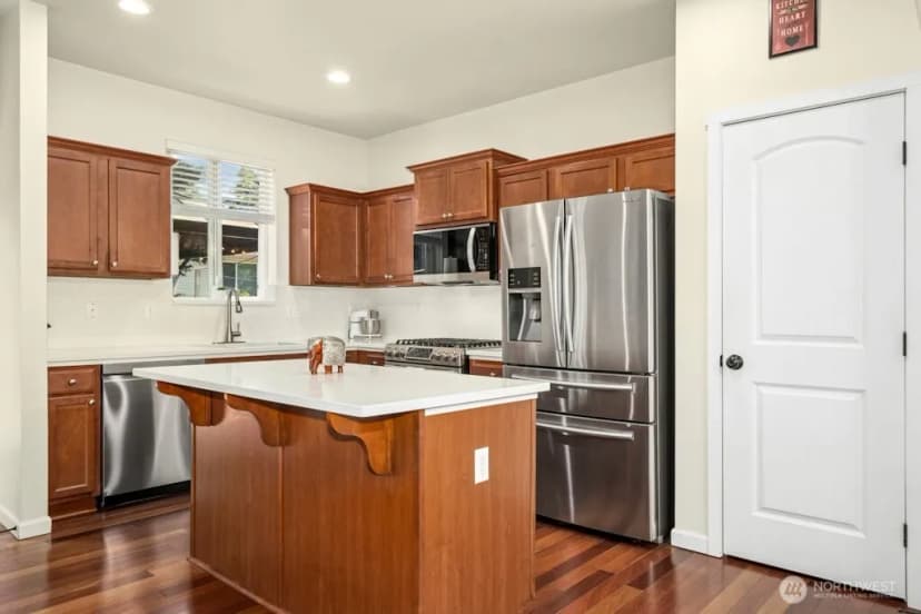 Property photo for 4915 Ne 5th Street, Renton photo 13