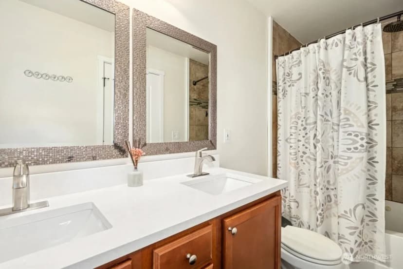 Property photo for 4915 Ne 5th Street, Renton photo 28