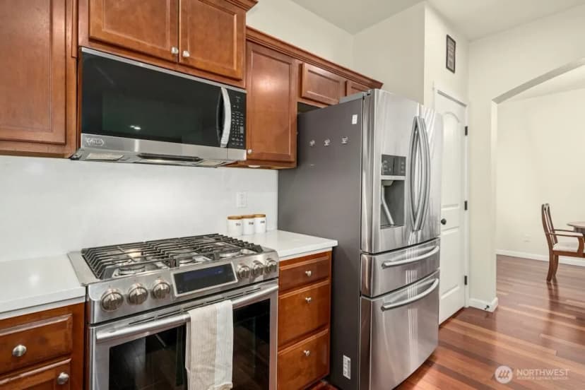Property photo for 4915 Ne 5th Street, Renton photo 14