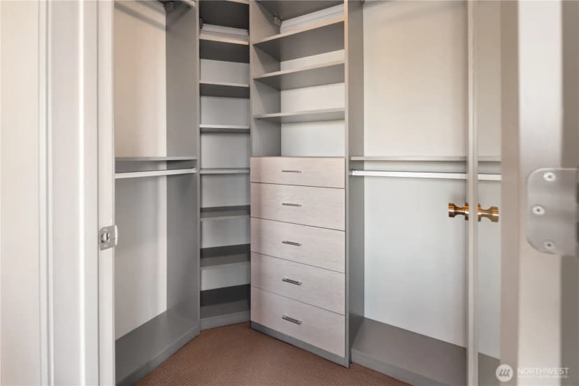 Property photo for 2419 8th Avenue N #403, Seattle photo 16
