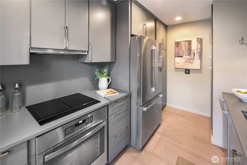 Property photo for 2419 8th Avenue N #403, Seattle photo 7