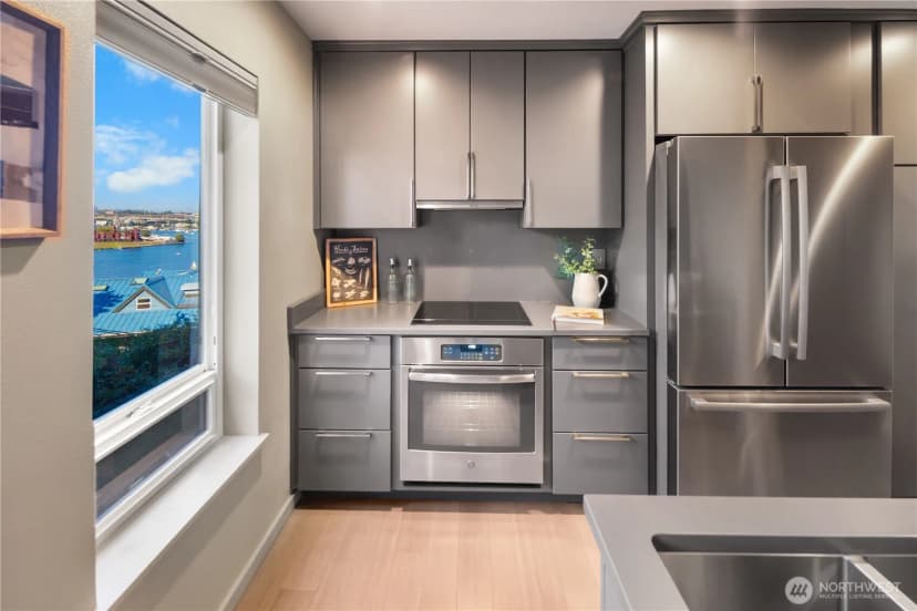 Property photo for 2419 8th Avenue N #403, Seattle photo 6