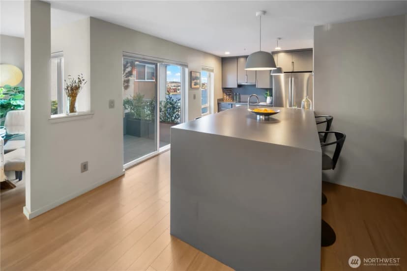Property photo for 2419 8th Avenue N #403, Seattle photo 8