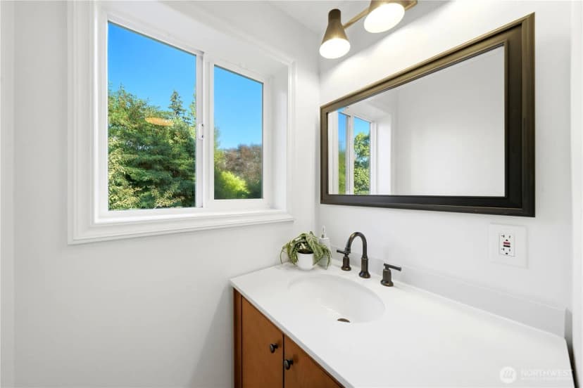 Property photo for 11526 3rd Avenue Ne, Seattle photo 18
