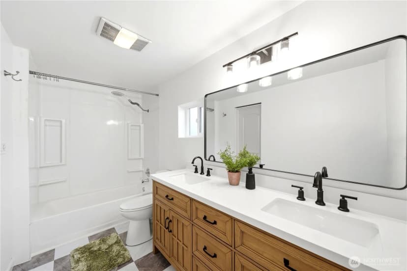 Property photo for 11526 3rd Avenue Ne, Seattle photo 23