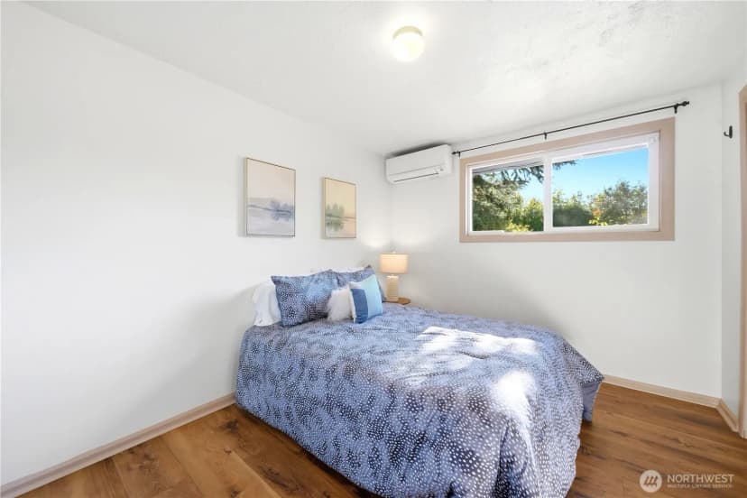 Property photo for 11526 3rd Avenue Ne, Seattle photo 16