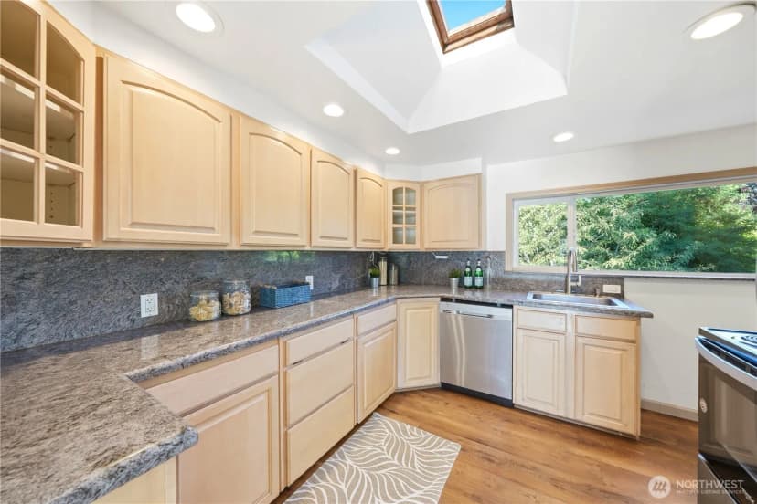 Property photo for 11526 3rd Avenue Ne, Seattle photo 12
