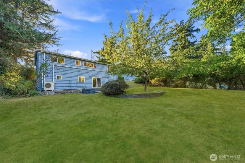 Property photo for 11526 3rd Avenue Ne, Seattle photo 32