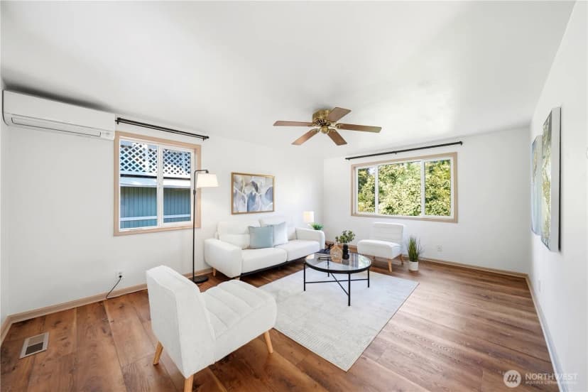 Property photo for 11526 3rd Avenue Ne, Seattle photo 8