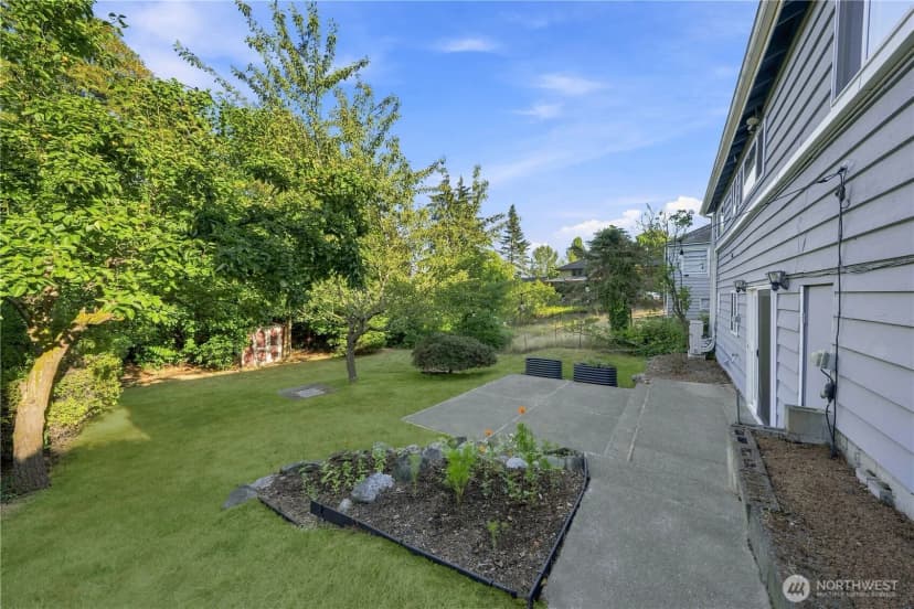 Property photo for 11526 3rd Avenue Ne, Seattle photo 33