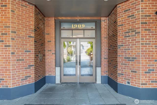 Property photo for 1909 10th Avenue W #206, Seattle photo 3