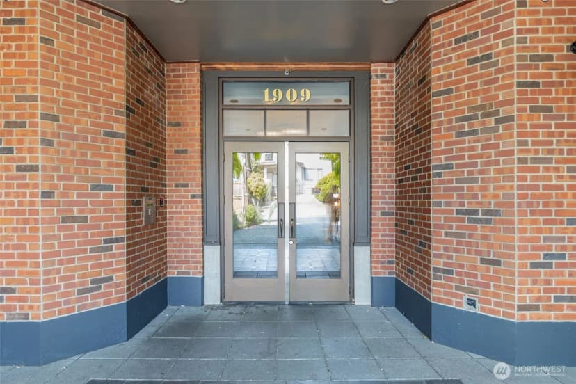 Property photo for 1909 10th Avenue W #206, Seattle photo 3