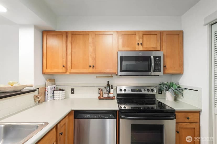 Property photo for 1909 10th Avenue W #206, Seattle photo 8