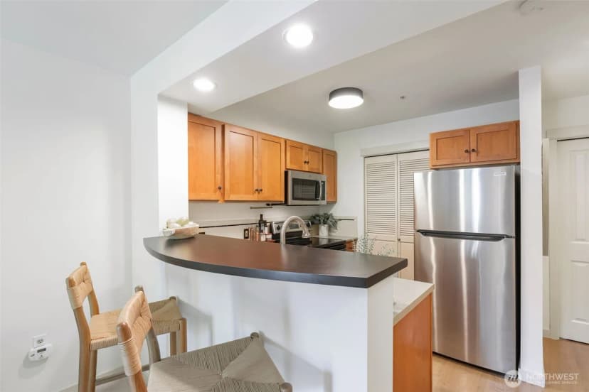 Property photo for 1909 10th Avenue W #206, Seattle photo 11