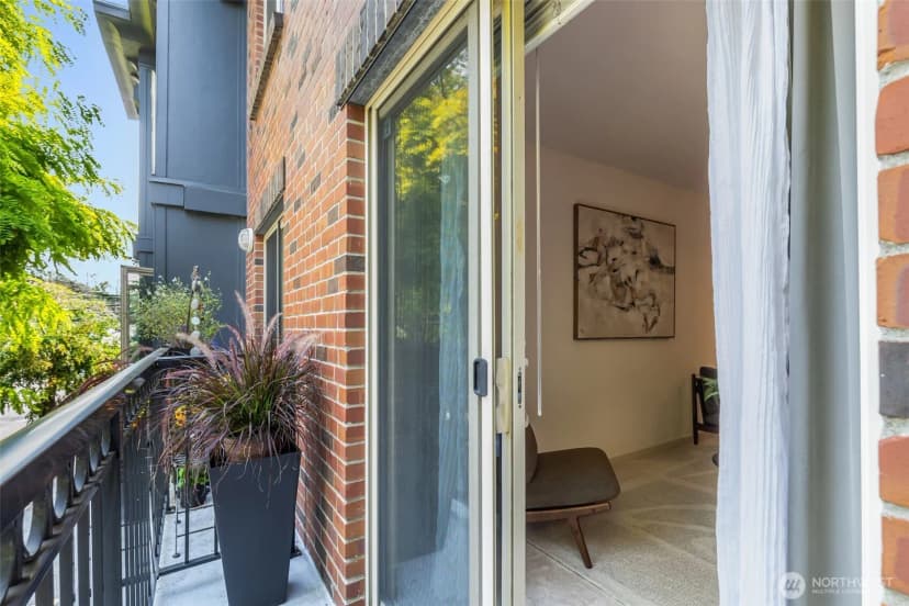 Property photo for 1909 10th Avenue W #206, Seattle photo 14