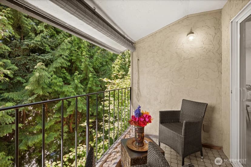 Property photo for 11637 100th Avenue Ne #2c, Kirkland photo 14