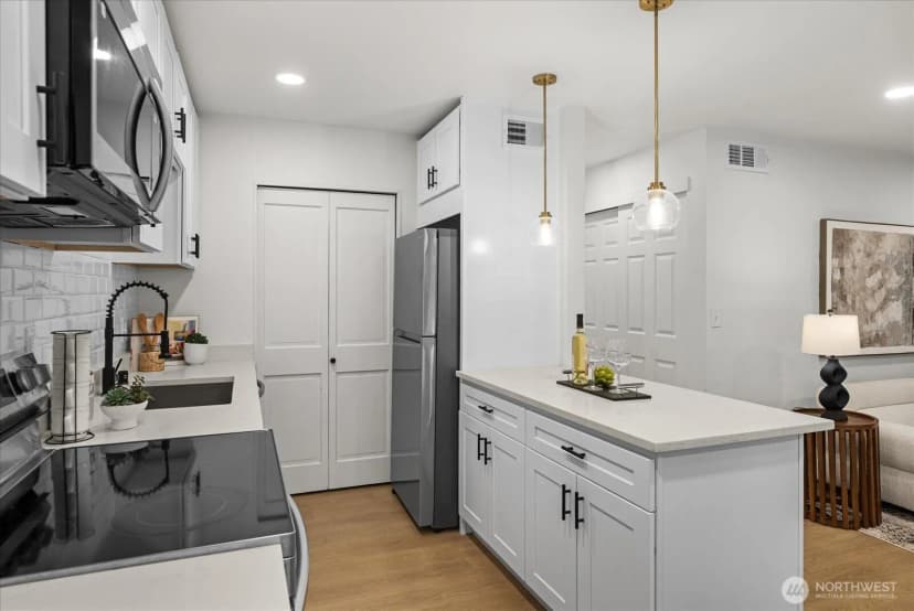 Property photo for 11637 100th Avenue Ne #2c, Kirkland photo 8