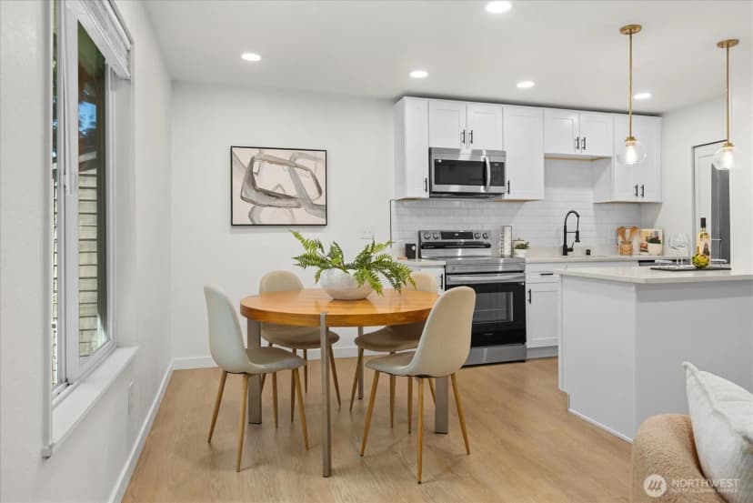 Property photo for 11637 100th Avenue Ne #2c, Kirkland photo 6