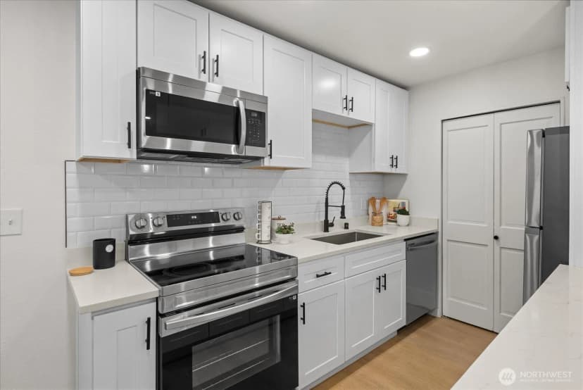 Property photo for 11637 100th Avenue Ne #2c, Kirkland photo 9