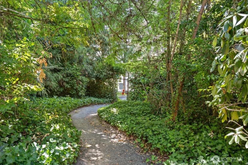 Property photo for 11637 100th Avenue Ne #2c, Kirkland photo 23