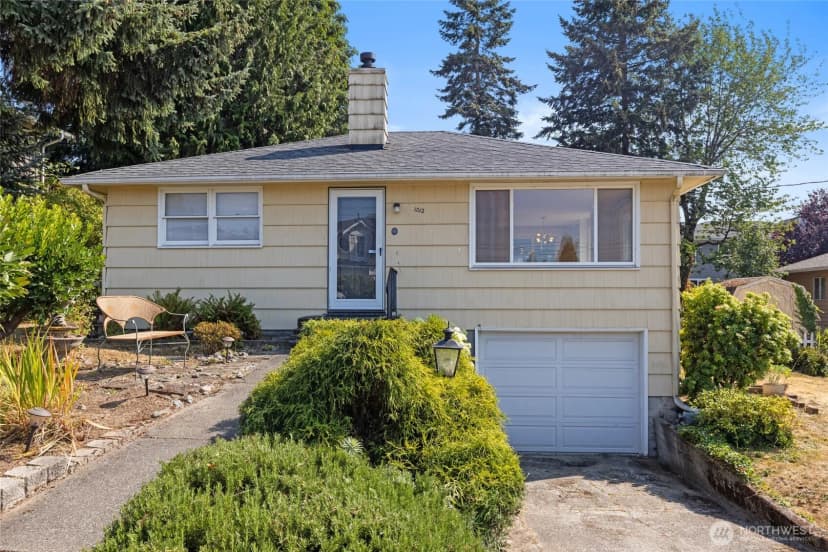 Property photo for 1013 N 33rd Place, Renton photo 2