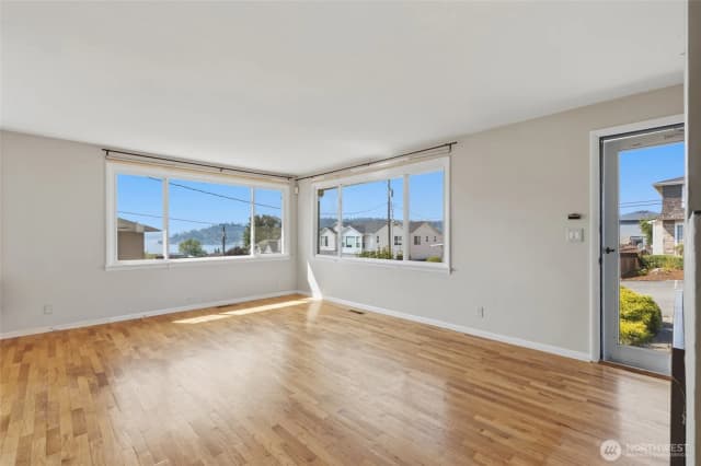 Property photo for 1013 N 33rd Place, Renton photo 5