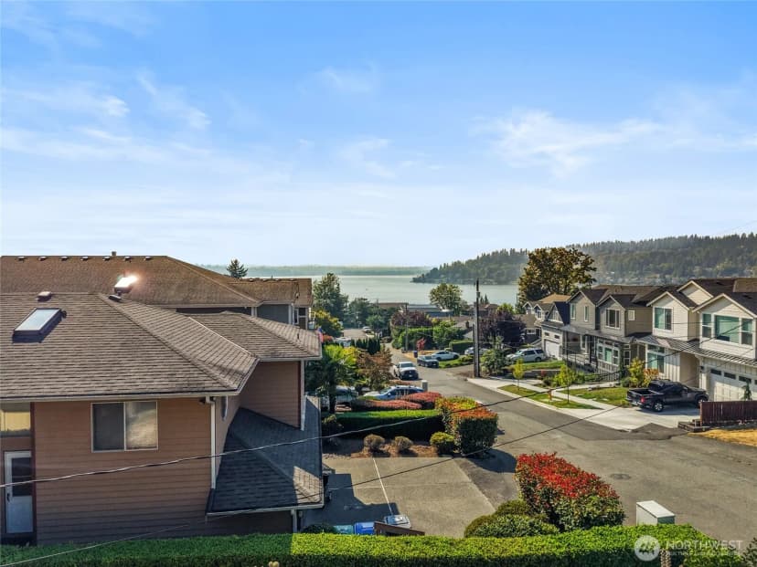 Property photo for 1013 N 33rd Place, Renton photo 28