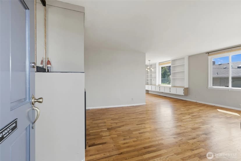Property photo for 1013 N 33rd Place, Renton photo 3