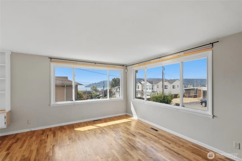 Property photo for 1013 N 33rd Place, Renton photo 9