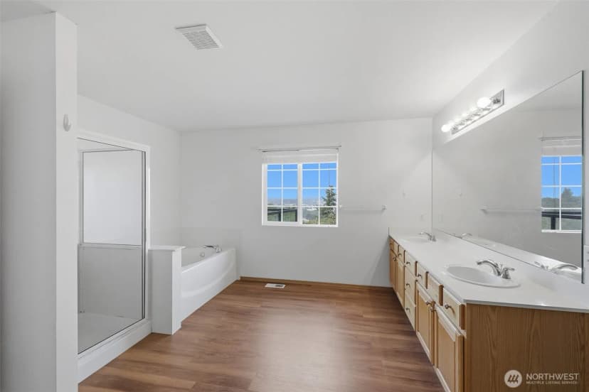 Property photo for 2101 Se 2nd Place, Renton photo 22