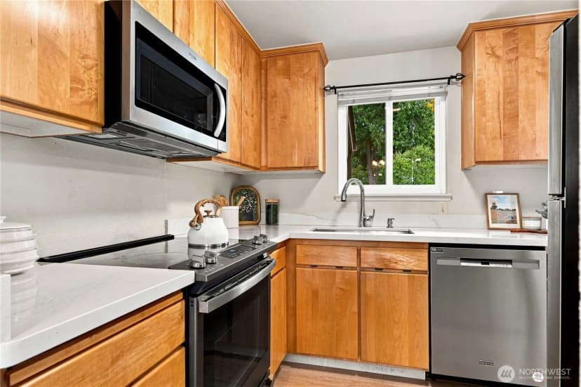 Property photo for 10017 Ne 138th Place #b4, Kirkland photo 9